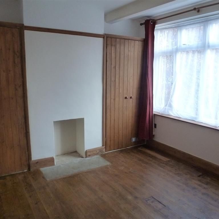 London Road, Aston Clinton, AYLESBURY - Photo 1