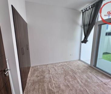 Spacious 4-Bedroom Townhouse | Prime Location - Photo 6