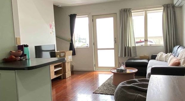 TWO BEDROOM, TWO CARPARK ‘DIAMOND IN THE CITY’ - Photo 1