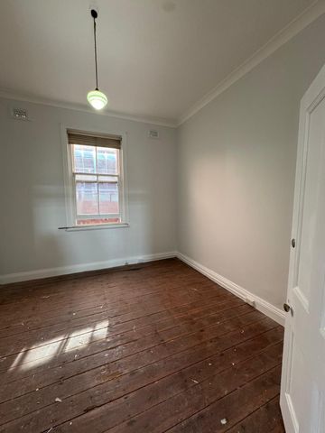 Premium Rental Opportunity - 4 Bedrooms | 1 Bathroom | Oversized Kitchen - Photo 5