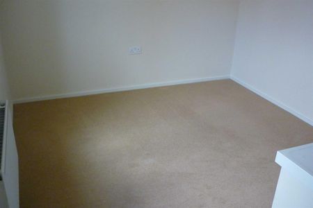 2 Bed House - Photo 4