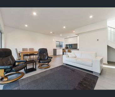 *** Beautiful 3 Bedroom 2 Bath Townhouse - Walk to Hospital and in ... - Photo 5