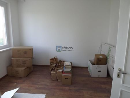 Kiadó részlegesen felújított panel lakás - Székesfehérvár - Photo 2