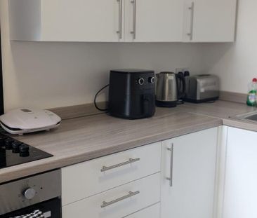 1 bedroom in a house share to rent - Photo 3