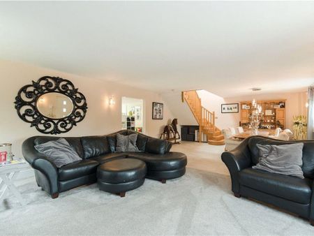 4 bedroom detached house to rent - Photo 2