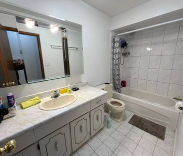 For Lease - 354 Park Road Unit# Main Fl, Oshawa, Ontario - Photo 6