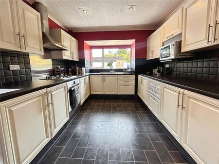 4 bedroom detached house to rent - Photo 4