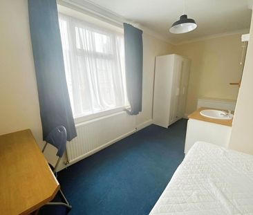 4 bedroom terraced house to rent - Photo 2