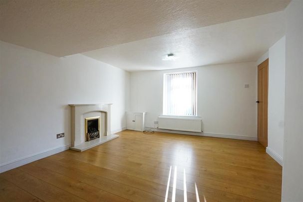 3 bedroom end of terrace house to rent - Photo 1