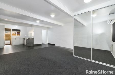Renovated Unit Close to CBD Available for Rent - Photo 3