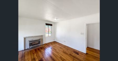 Charming Corner-Home in the Heart of Morwell - Photo 2