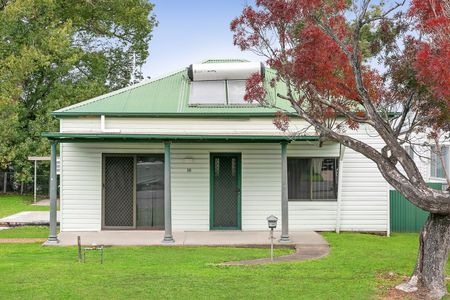 18 Harris Street, Cessnock NSW 2325 - House For Rent | Domain - Photo 5