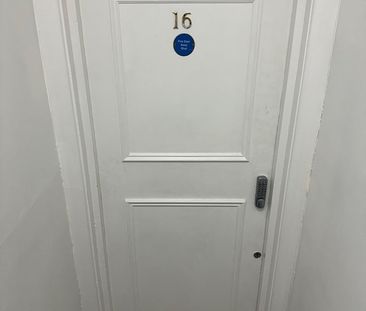 Studio Flat, Barons Court, W14 - Photo 2