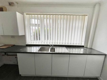 2 bedroom semi-detached house to rent - Photo 4