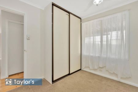 4 BEDROOM FAMILY HOME WITH JUST THE RIGHT SIZED REAR YARD! - Photo 3