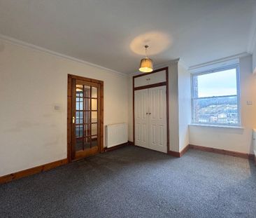 3 bedroom flat to rent - Photo 3