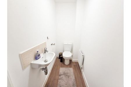 3 bedroom semi-detached house to rent - Photo 5