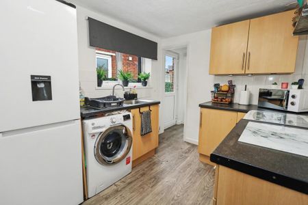 3 bedroom terraced house to rent - Photo 2