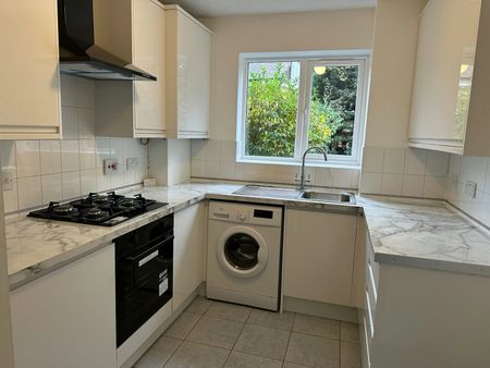 Semi-detached house to rent on - Photo 2