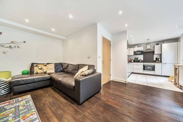 3 bedroom flat to rent - Photo 1