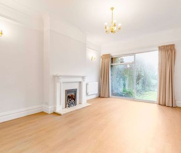 Newly refurbished two bedroom flat with private south facing garden... - Photo 2