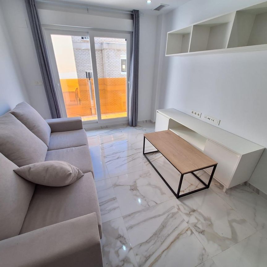 REF.7724 – Modern 2-Bedroom Apartment in Alegría 22 Next to Parque de las Naciones - Photo 1