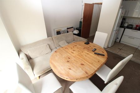 Room For Rent Broadway, Pontypridd - Photo 2