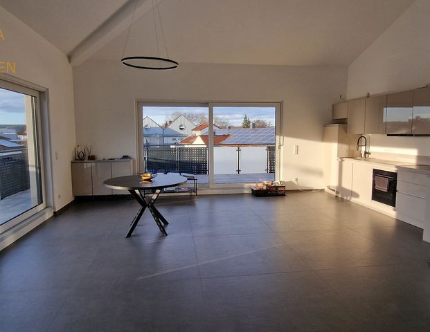 Hochwertige 3 Zimmerwohnung * Dachterrasse * Aufzug* Stellplatz * in Rödermark Ober-Roden - Photo 1