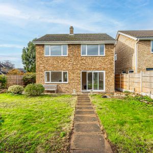 3 bedroom detached house to rent - Photo 3