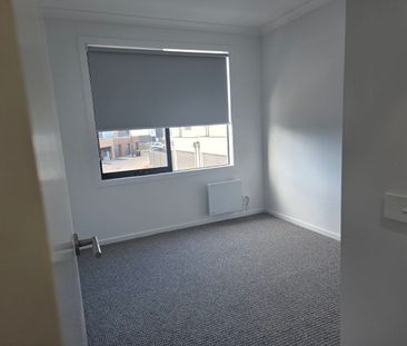 Low-Maintenance, Brand New Home – Ready to Move In! - Photo 6