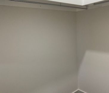 Modern 3 Bedroom Townhouse - Photo 6
