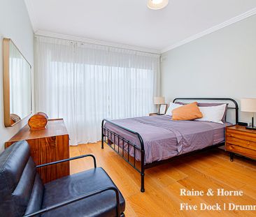 Chic 2-Bedroom Apartment in Prime Location - Photo 4