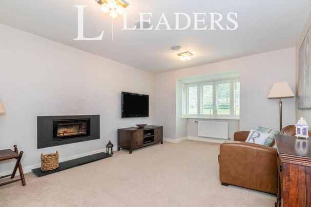 4 bedroom detached house to rent - Photo 1