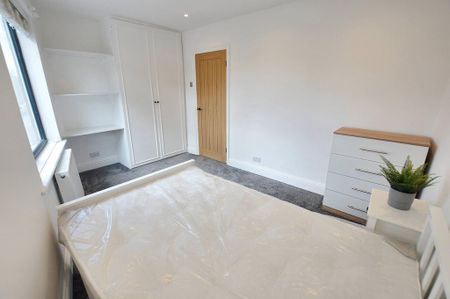 4 bedroom end of terrace house to rent - Photo 4