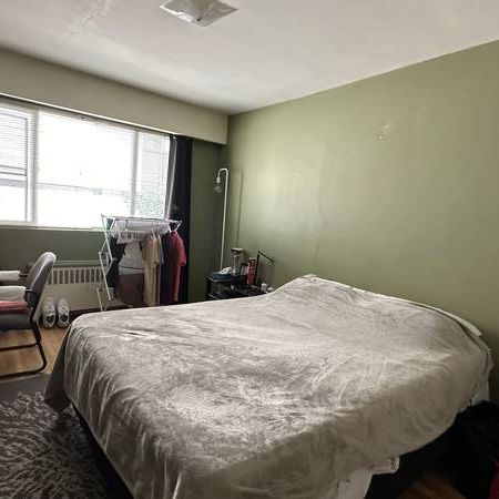 Private 1 Bedroom Furnished near to English Bay /Available October1st - Photo 3