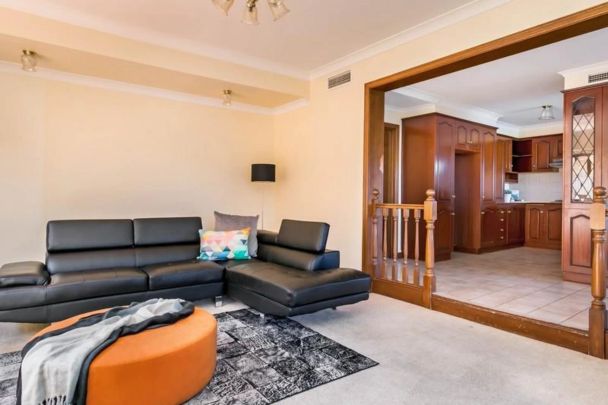 Lakefront Home in Prestigious Delfin Island Location! Two Storey 4/ 5 Bedroom Family Home - Photo 1