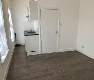 Studio Flat, Heron Mews, IG1 - Photo 3