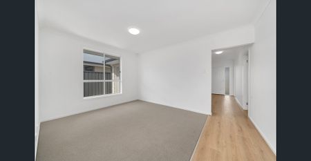 4 BEDROOM HOME WITH 2 SEPARATE LIVING - Photo 3