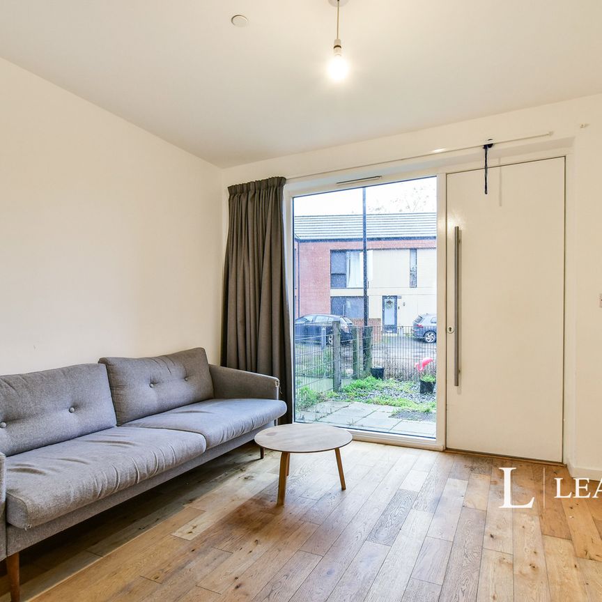 house to rent Elisabeth Gardens, SK5 - Photo 1