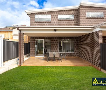 Contemporary Living - Photo 2