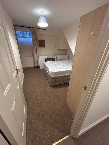 3 Bed Flat, Bellevue, BS8 - Photo 4