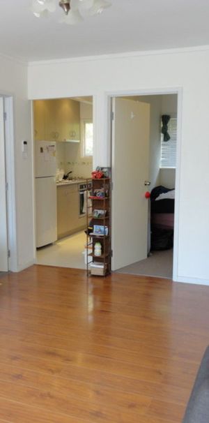 Single level brick and tile sunny unit - Photo 1