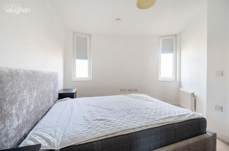 3 bedroom flat to rent - Photo 4