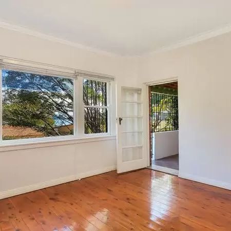 2 BEDROOM APARTMENT IN DARLING POINT - Photo 1