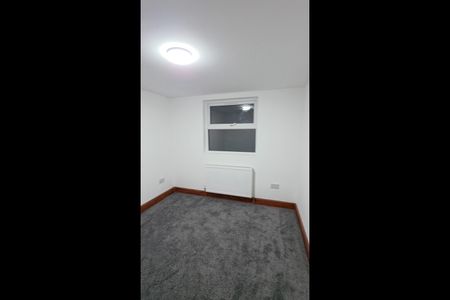 3 Bed Maisonette, London, E13 - Photo 2