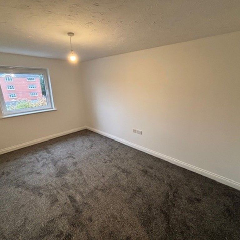 Mountbatten Close, Preston - Photo 1