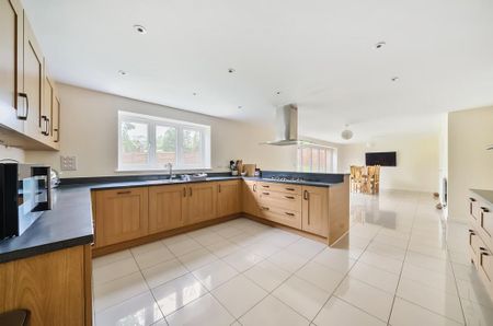 6 bedroom detached house to rent - Photo 3