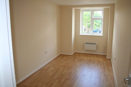 3 Bed Flat, Tower Road, NW10 - Photo 4