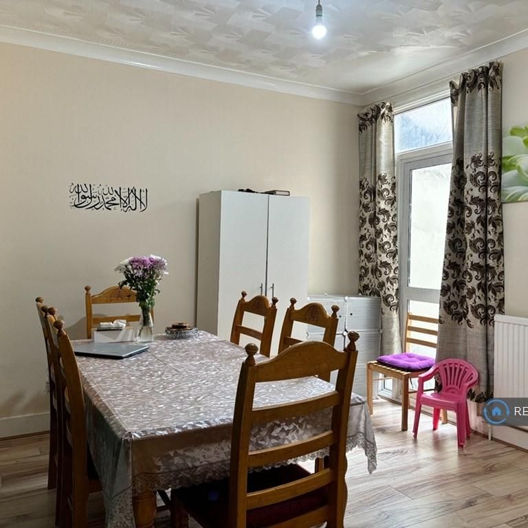 4 bedroom terraced house to rent - Photo 1