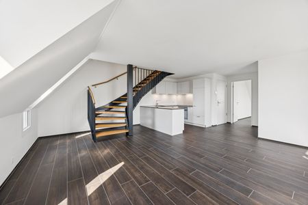 ERSTVERMIETUNG: Exklusive Maisonettewohnung mit Dachterrasse in Zürich-Oerlikon - Photo 2